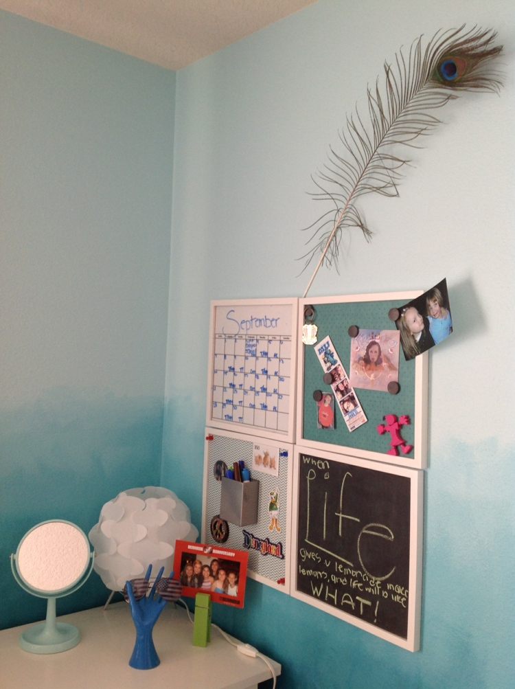 cool-tinker-idéer-magnet-vägg-bräda-påfågel-fjäder-ombre-vägg-färg-blå