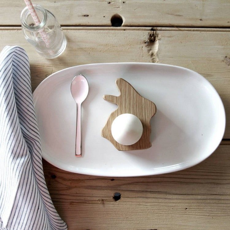 Äggkopp-design-påsk-bord-dekoration-ek-kanin-form-frukost