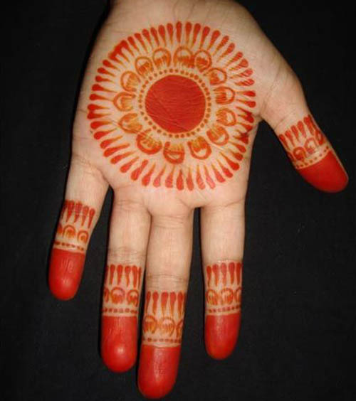 Yksinkertaiset väriset pyöreät Mehndi -mallit käsille