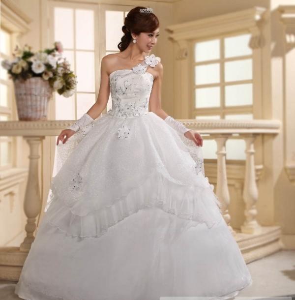 boll-hohzeit-klänning-prinsessa-look-deco