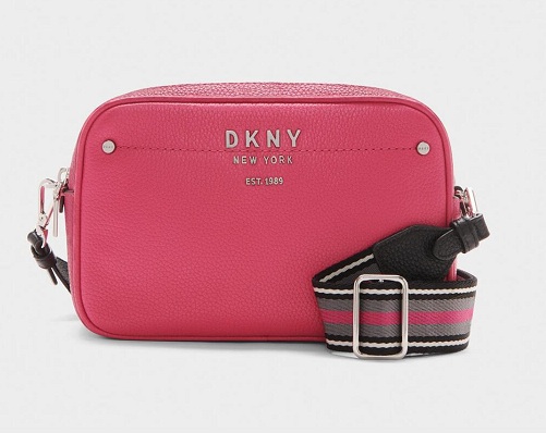 Vaaleanpunainen DKNY -kameralaukku