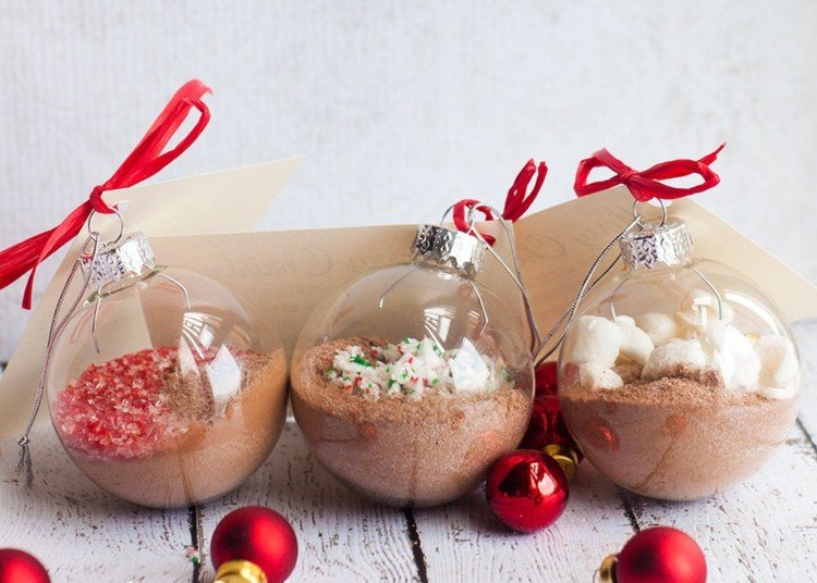 presentidéer för julgranskulor marshmallow -kakao