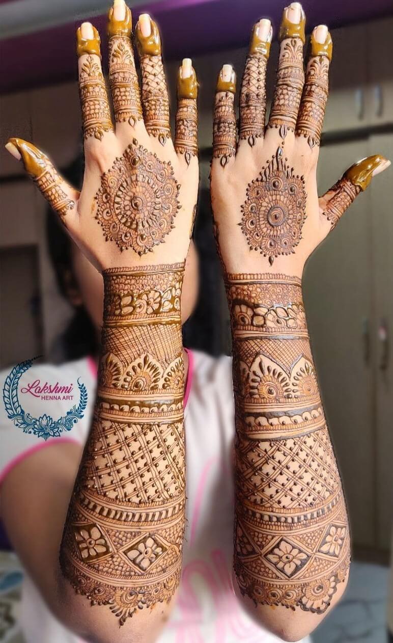 Bridal Back Hand Mehndi -suunnittelu