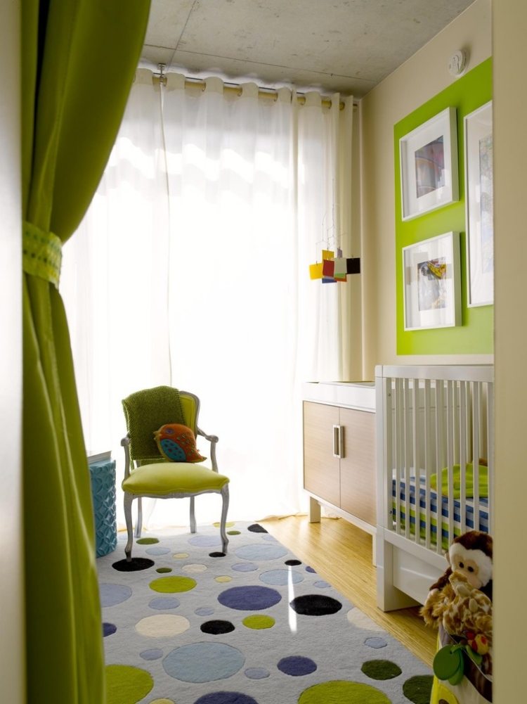 barnrum-deco-pojke-grädde-vägg-måla-grön-accenter-matta