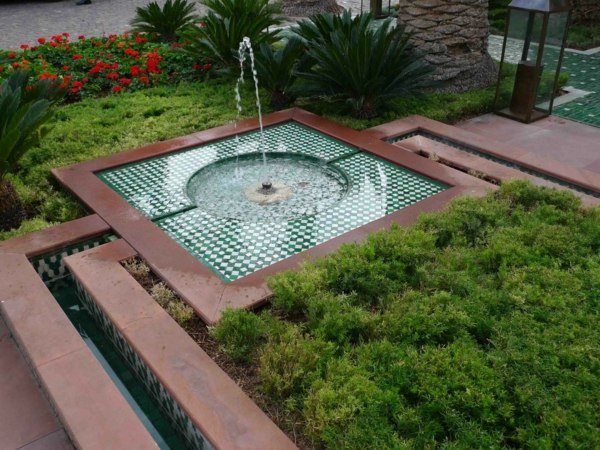Designa en fontän i en Feng Shui -trädgård