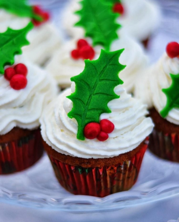jul-muffins-gröna-fondant-blad-bär