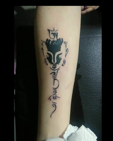 Om Tattoo Design Musta