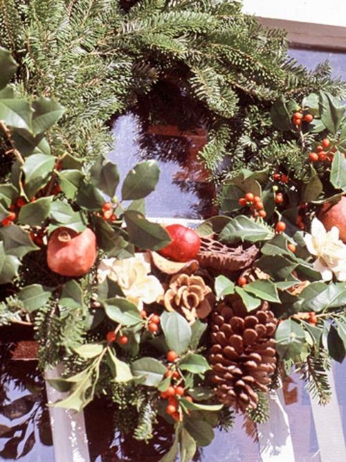 äpplen tallkottar kreativa dekorera dörrkransar på hösten