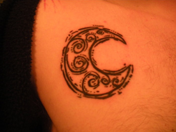 Zodiac Half Moon Tattoo miehille