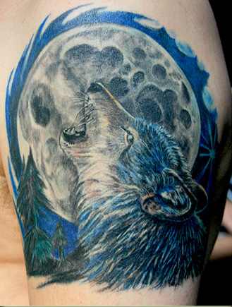 Σελήνη με σχέδιο μισού μανικιού τατουάζ Wolf