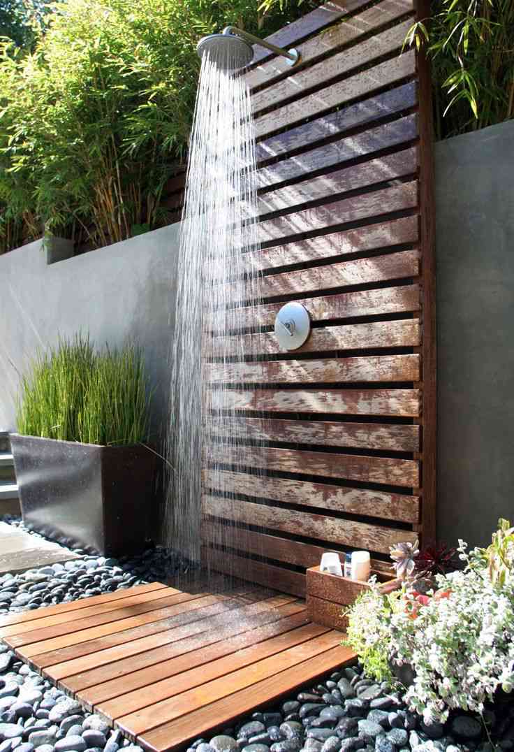 modern-design-trädgård-duschar-trä-vägg-regndusch-naturligt-system