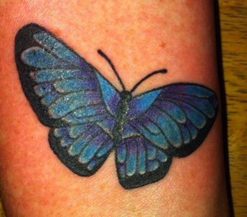 Δύο τονισμένα σχεδιασμένα τατουάζ πεταλούδας