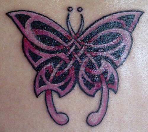 Πολύχρωμα κελτικά σχέδια τατουάζ πεταλούδας