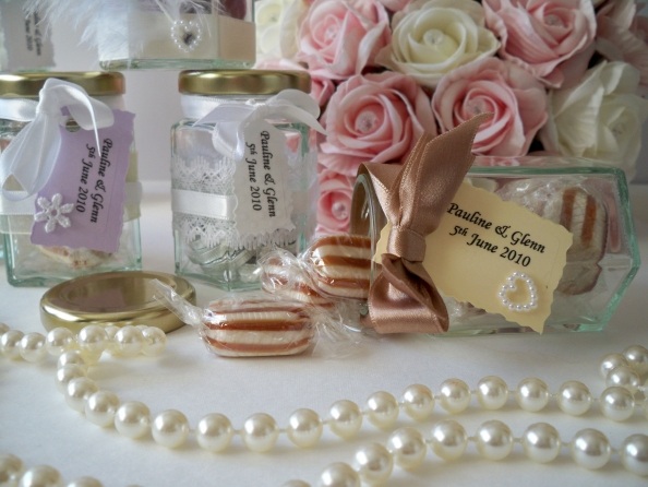 bröllop-dekoration-att-göra-själv-godis-pärlor