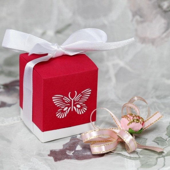 fjäril-låda-present-bröllop-gör-det-själv
