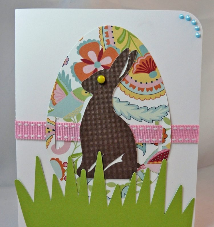 påsk-kort-idéer-påsk-ägg-färgat-papper-mönster-påsk-kanin-gräs