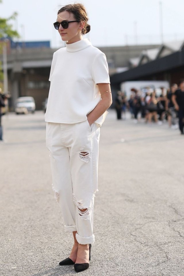 outfit-all-white-wide-ripped-jeans-blus