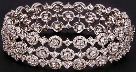 Raskaat timanttirannekkeet naisille