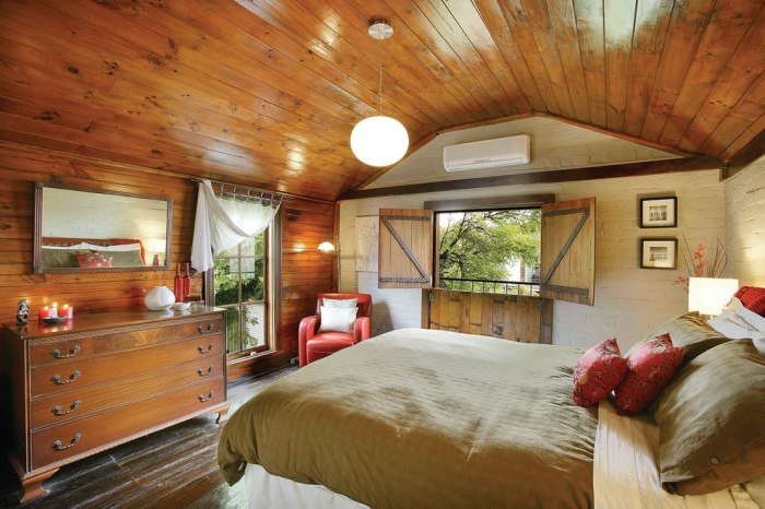 romantisk-sovrum-lantlig-design-tak-trä-panel