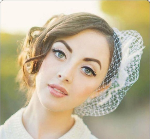 vintage-bröllop-eyeliner-ögon-slöja-frisyr-integrerad