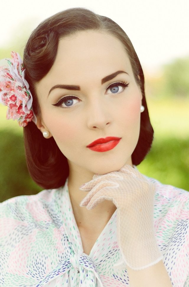 vintage-bröllop-makeup-idé-eyeliner-röda läppar