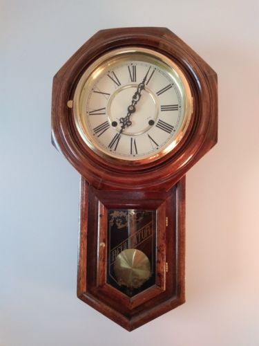 Schoolhouse -tyylinen antiikkinen säätimen kello