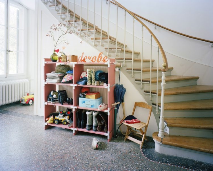 idéer trappor nisch vägghylla skohållare barnstol