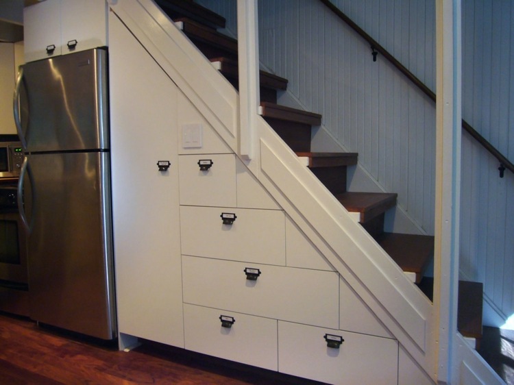 trappor nisch idéer kylskåp lådor sätta upp skafferi