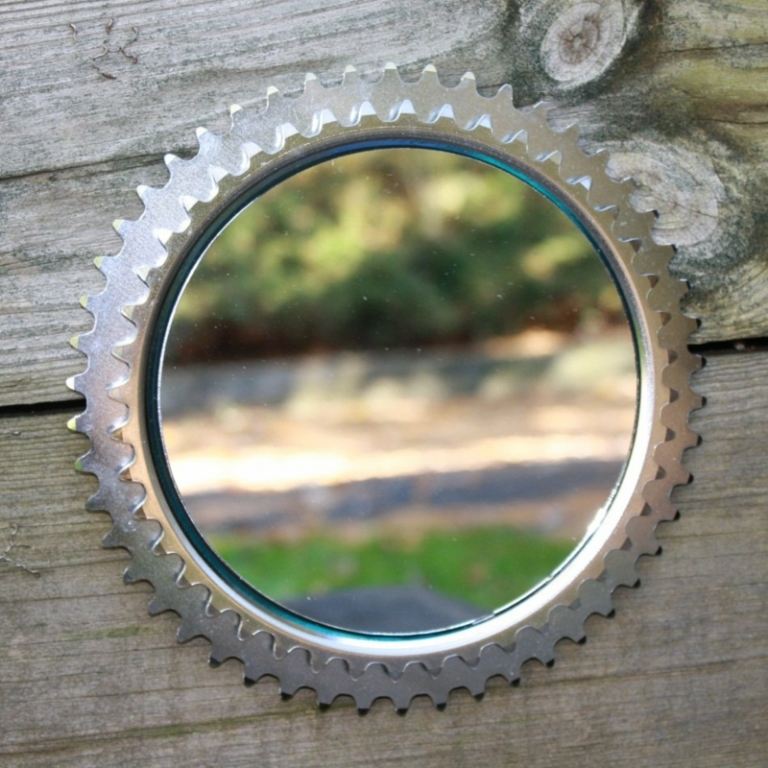 upcycling idéer med cykeldelar kugghjul spegel idé silver modern