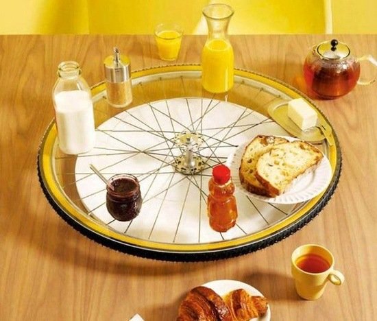 Upcycling-med-cykel delar frukostbord bräda