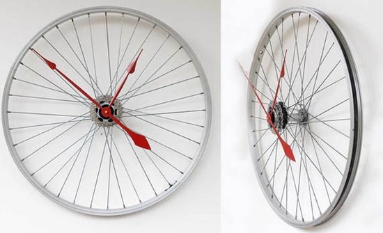 Upcycled cykeldelar däckklockor