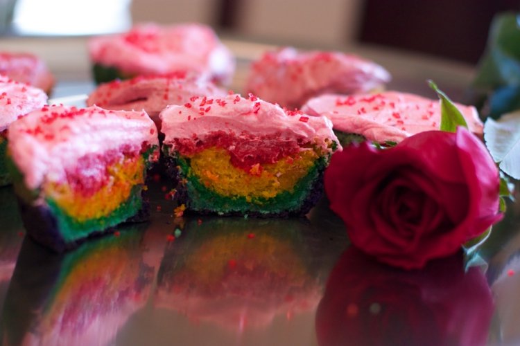 muffins-recept-vegan-regnbåge-glad-design-färgglada-färger