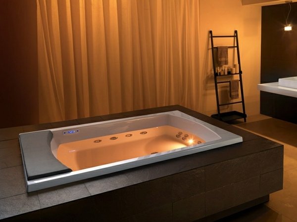 Badkar integrerad belysning Italienska designer badrumsmöbler