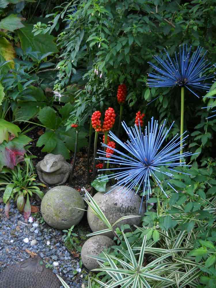 trädgårdsdekoration idéer stjärnfigurer blå stenbollar