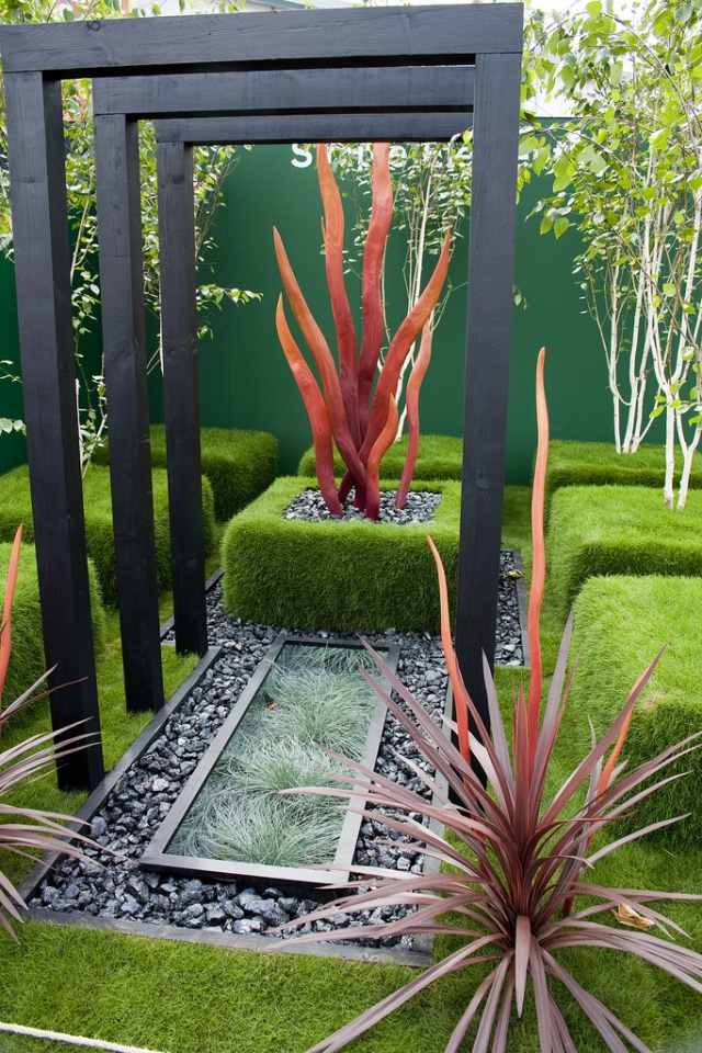 dekorera trädgården med exotiska växter Träväxtstödpergola