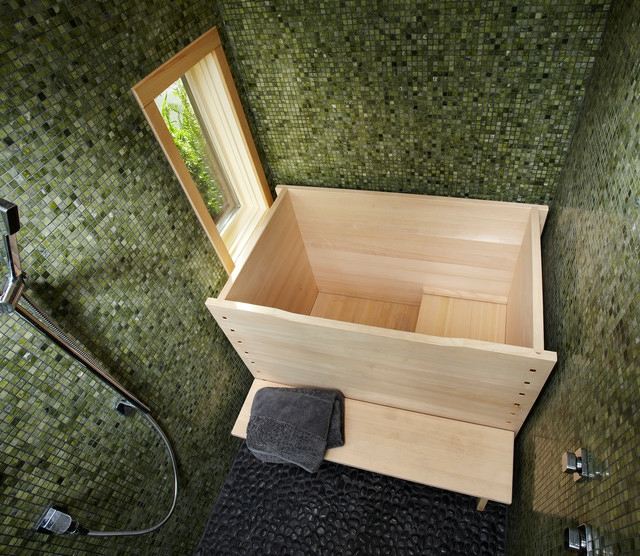 Mosaikspegel duschkabin trä byggt litet badrum