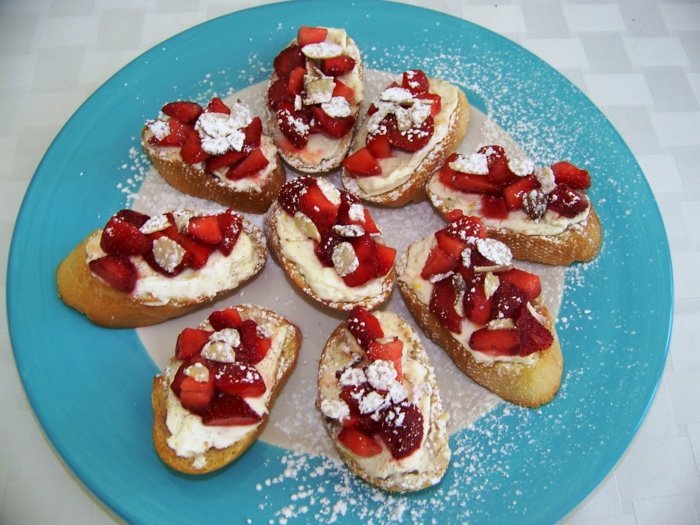 söt-bruschetta-med-jordgubbar