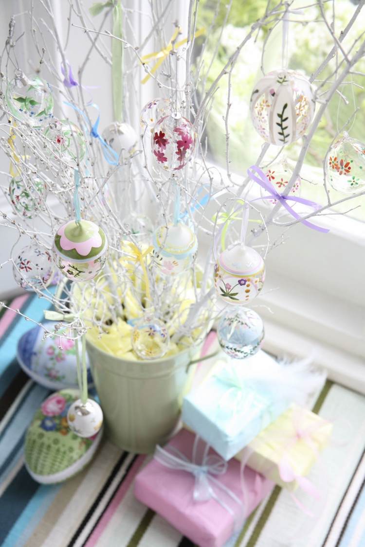 deco-idéer-påsk-påsk-ägg-träd-själv-ägg-glas-fönster-pastellfärger