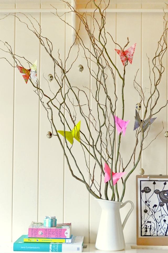 dekorera påskträdet själv vårpappersfjärilar