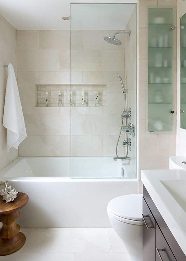 Vit badrum badkar i duschhuvud i trä i rostfritt stål