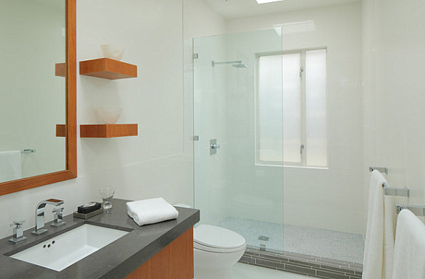 Duschkabin av glas, trähylla, modernt-litet badrumsmöbler, tvättställ