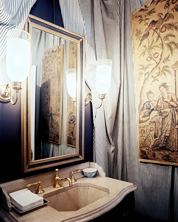 Duschdraperiränder-badrumsidéer-traditionella inredning-guldoptik shabby chic