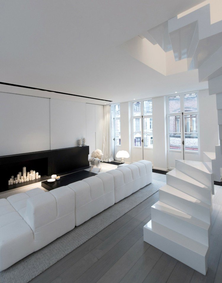 inredningsidéer spiraltrappa vit modern parkettgrå minimalistisk