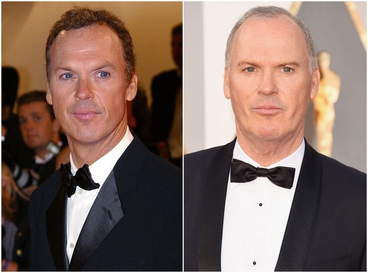 Michael Keaton med vitt hår och hög panna