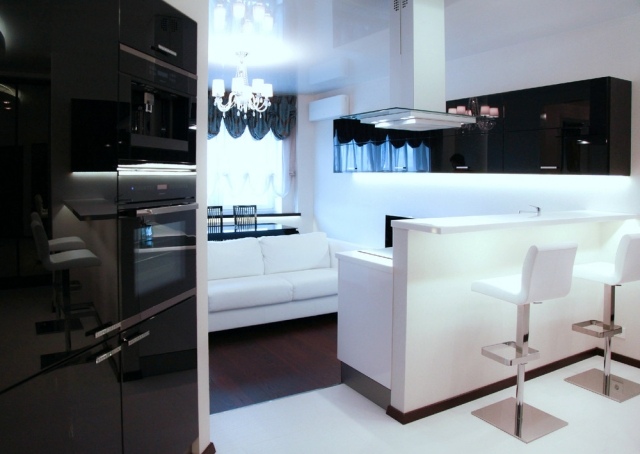 levande-idéer-liten-lägenhet-vit-svart-högglans-kök-matbord