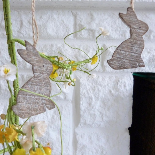 Påsk dekoration idéer shabby chic trä kaniner vit tvättade hänge