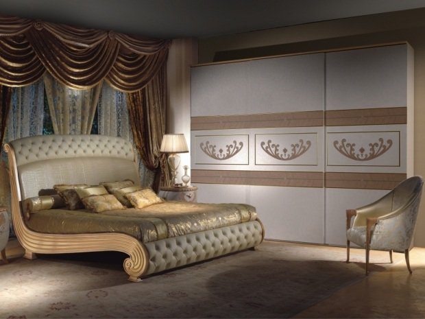 lyxiga sovrumsmöbler rikt utsmyckade garderobskjutdörrar