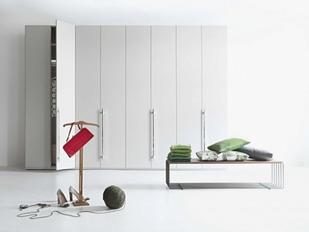 Garderob med roterande dörrar 8 och metallhandtag-vit modern
