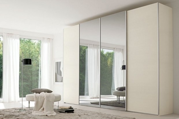Garderob vit design skjutdörrar spegel stöd mittdörr