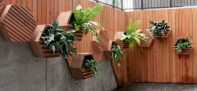 Vertikal trädgårdsdesign urbana blomkrukor vägg-träbeklädnad
